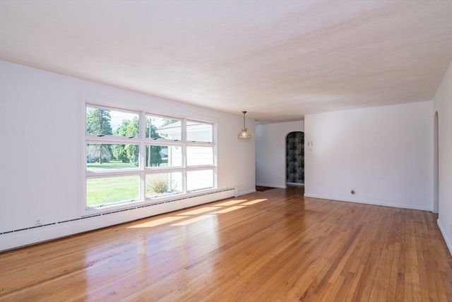 150 Porter Rd, East Longmeadow, MA 01028