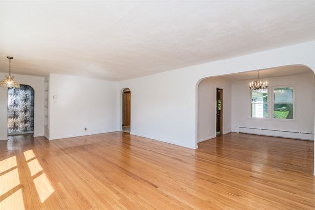 150 Porter Rd, East Longmeadow, MA 01028