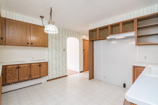 150 Porter Rd, East Longmeadow, MA 01028