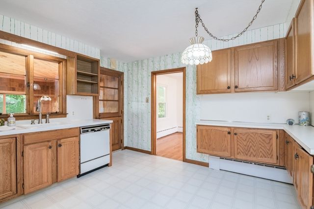 150 Porter Rd, East Longmeadow, MA 01028
