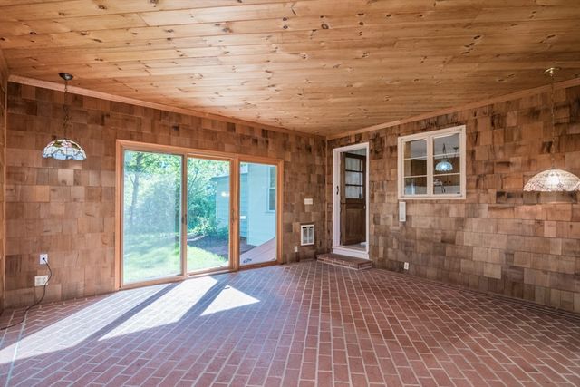 150 Porter Rd, East Longmeadow, MA 01028