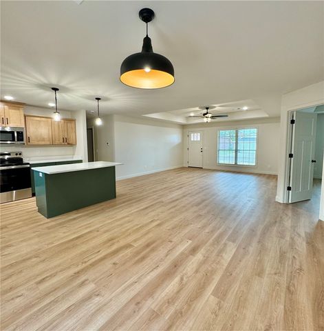 1220 E Date, Russellville, AR 72802