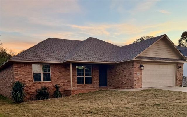 1220 E Date, Russellville, AR 72802