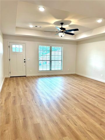 1220 E Date, Russellville, AR 72802