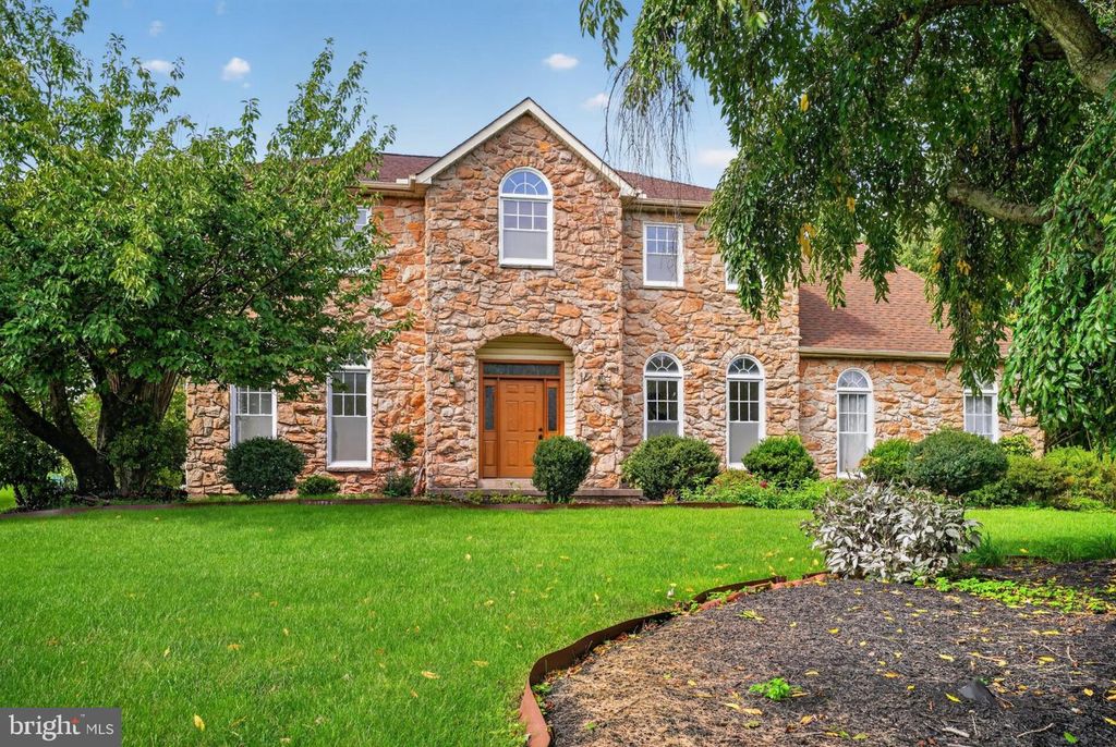 102 TROTTER LN #, NORTH WALES, PA 19454 — exterior