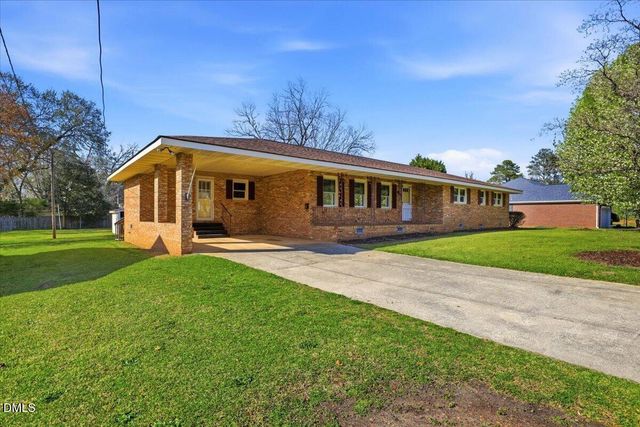 216 Crescent Drive, Clayton, NC 27520