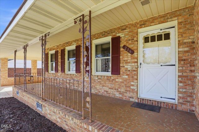 216 Crescent Drive, Clayton, NC 27520