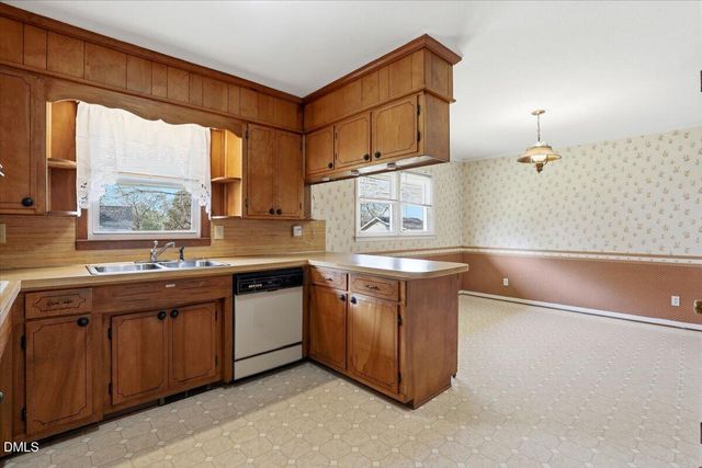 216 Crescent Drive, Clayton, NC 27520