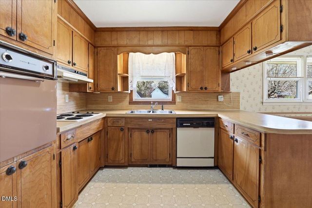 216 Crescent Drive, Clayton, NC 27520