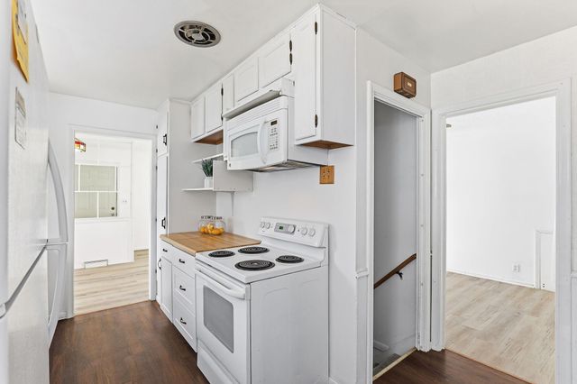 9000 Cedar Lake Road S, Saint Louis Park, MN 55426