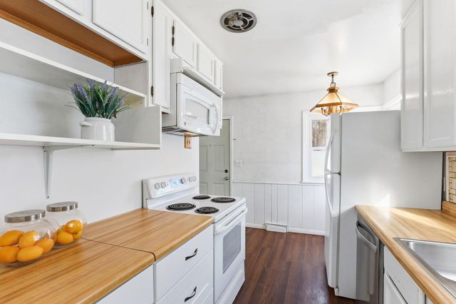 9000 Cedar Lake Road S, Saint Louis Park, MN 55426