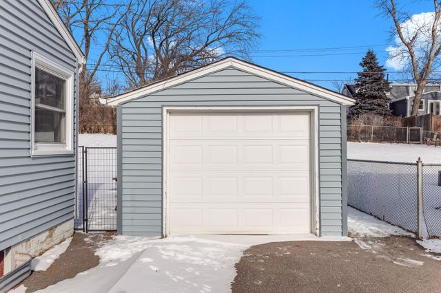 9000 Cedar Lake Road S, Saint Louis Park, MN 55426