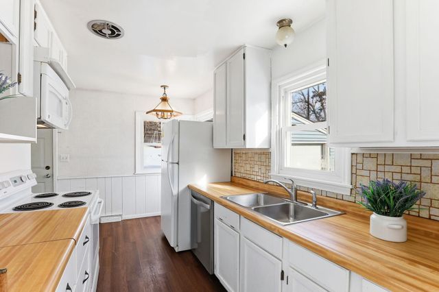 9000 Cedar Lake Road S, Saint Louis Park, MN 55426