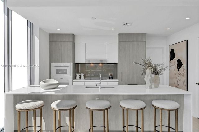 9201 E Bay Harbor Dr LPH01, Bay Harbor Islands, FL 33154