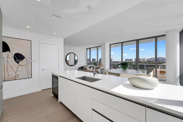 9201 E Bay Harbor Dr LPH01, Bay Harbor Islands, FL 33154