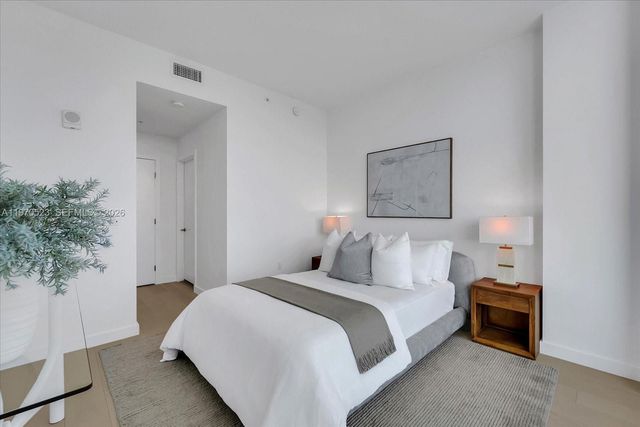 9201 E Bay Harbor Dr LPH01, Bay Harbor Islands, FL 33154