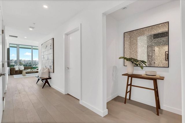 9201 E Bay Harbor Dr LPH01, Bay Harbor Islands, FL 33154