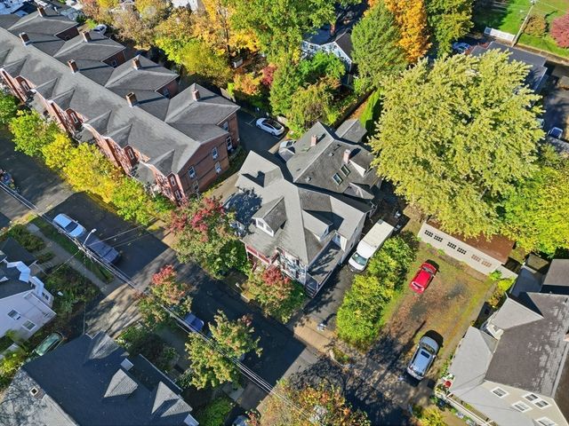 30 Graves Ave B, Northampton, MA 01060