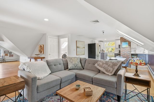 30 Graves Ave B, Northampton, MA 01060