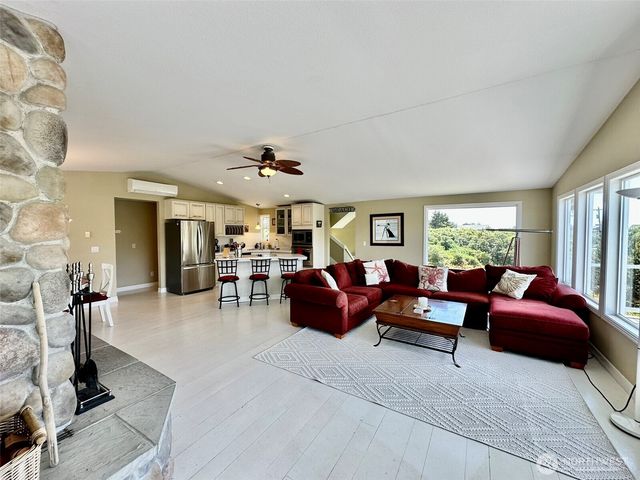 530 Sand Dune Avenue SW, Ocean Shores, WA 98569