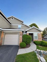 6798 Chimney Sweep Ct, West Bloomfield, MI 48322