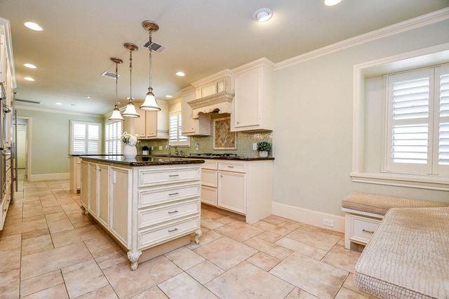 2911 Fontana Drive, Houston, TX 77043