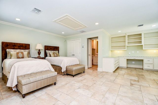 2911 Fontana Drive, Houston, TX 77043