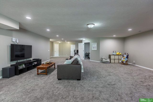 5217 S 167 Street, Omaha, NE 68135