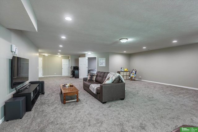 5217 S 167 Street, Omaha, NE 68135