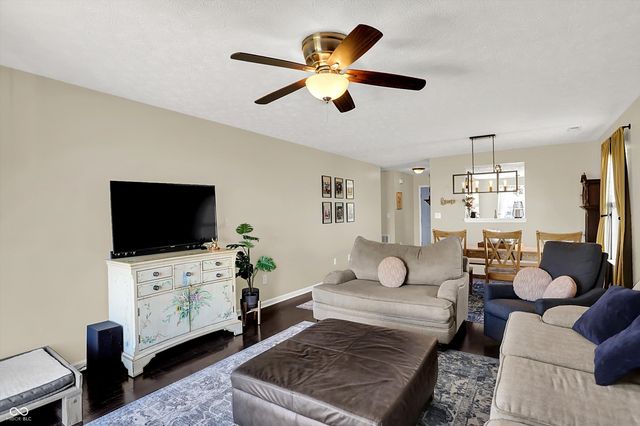 587 Gondola Run, Greenfield, IN 46140