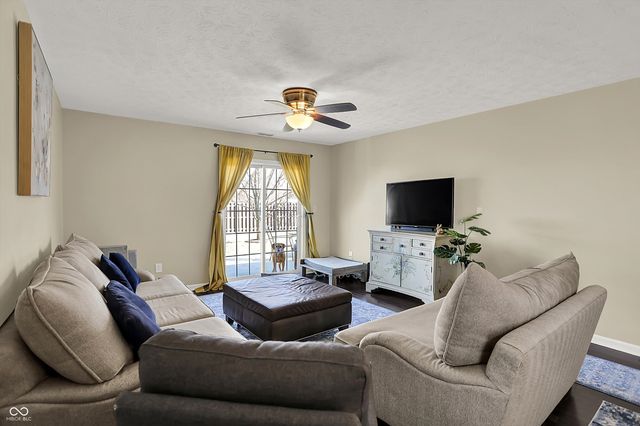 587 Gondola Run, Greenfield, IN 46140