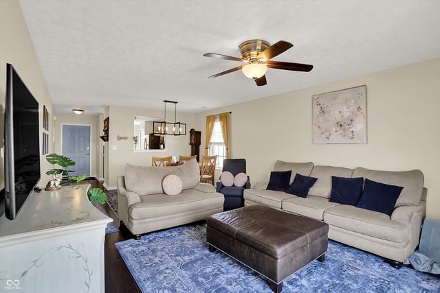 587 Gondola Run, Greenfield, IN 46140