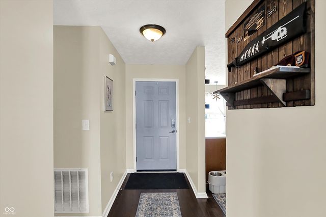 587 Gondola Run, Greenfield, IN 46140