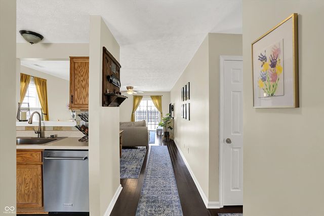 587 Gondola Run, Greenfield, IN 46140