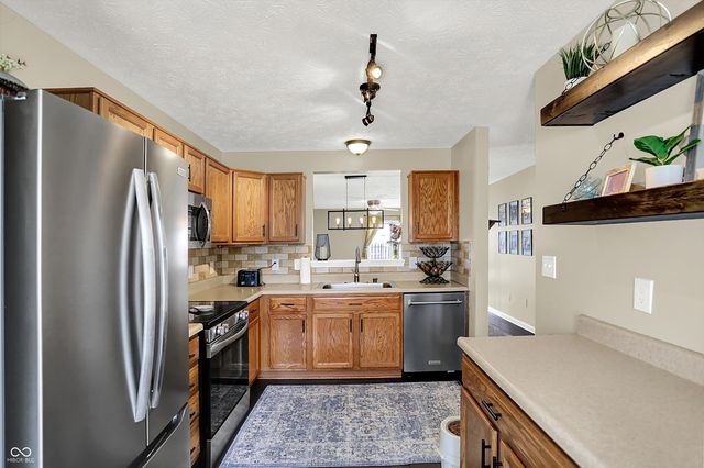 587 Gondola Run, Greenfield, IN 46140