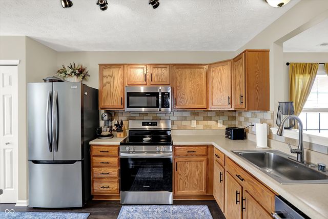 587 Gondola Run, Greenfield, IN 46140