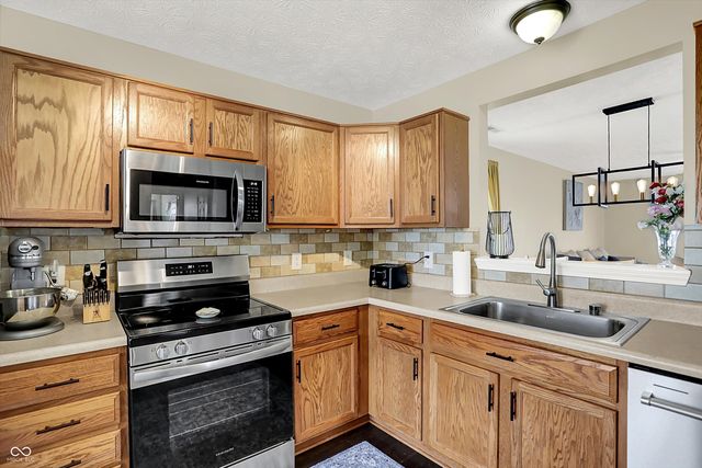 587 Gondola Run, Greenfield, IN 46140