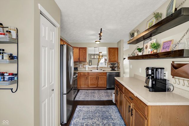 587 Gondola Run, Greenfield, IN 46140