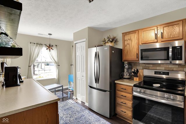 587 Gondola Run, Greenfield, IN 46140