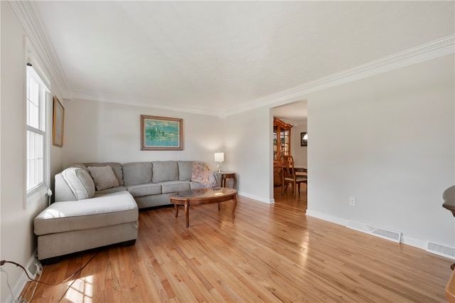 764 Donegal Dr, Bethel Park, PA 15102