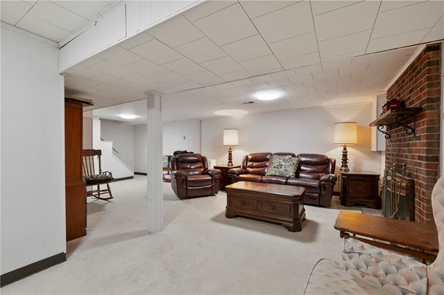 764 Donegal Dr, Bethel Park, PA 15102