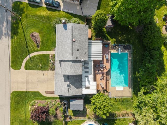764 Donegal Dr, Bethel Park, PA 15102