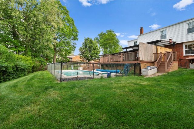 764 Donegal Dr, Bethel Park, PA 15102