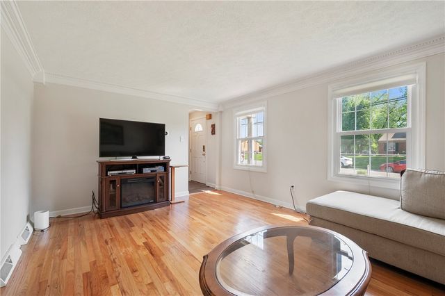 764 Donegal Dr, Bethel Park, PA 15102