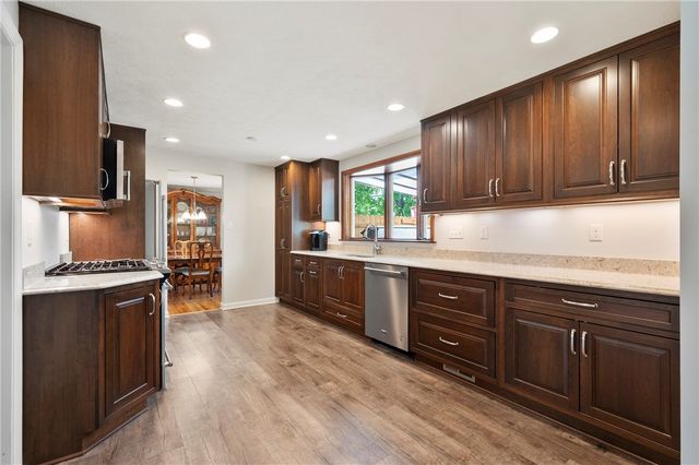 764 Donegal Dr, Bethel Park, PA 15102
