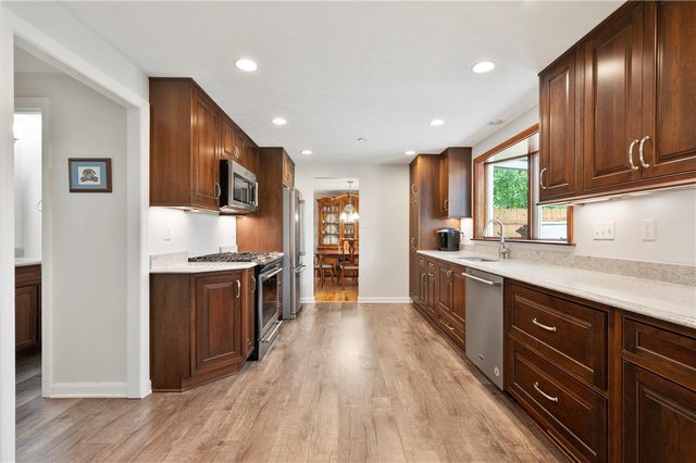 764 Donegal Dr, Bethel Park, PA 15102