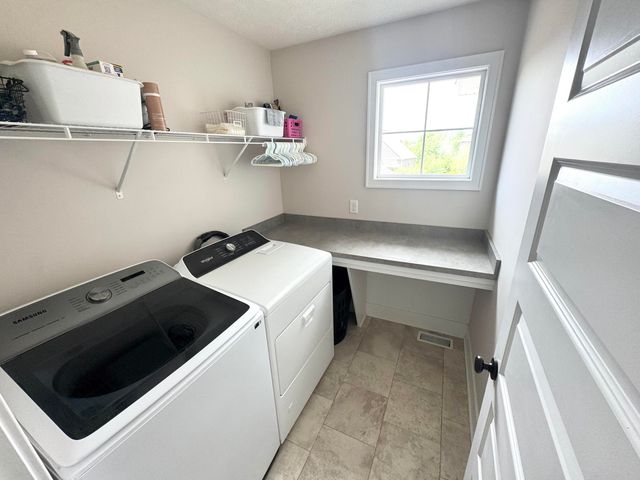 3086 Blairwood, Jenison, MI 49428