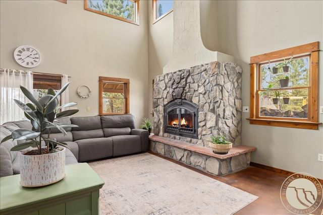 564A Countryman Creek Rd, Columbus, MT 59109