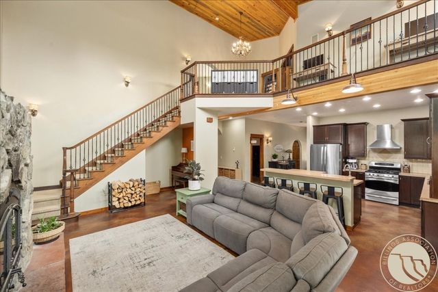 564A Countryman Creek Rd, Columbus, MT 59109