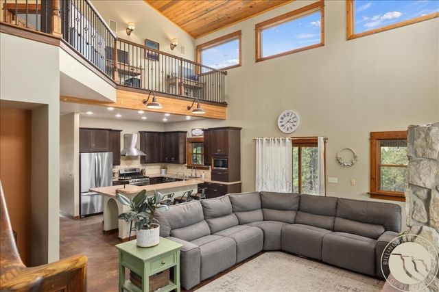 564A Countryman Creek Rd, Columbus, MT 59109